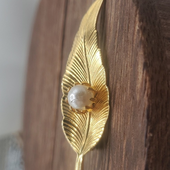 B648 riverfall feather pearl clawfoot brooch - Picture 2 of 3